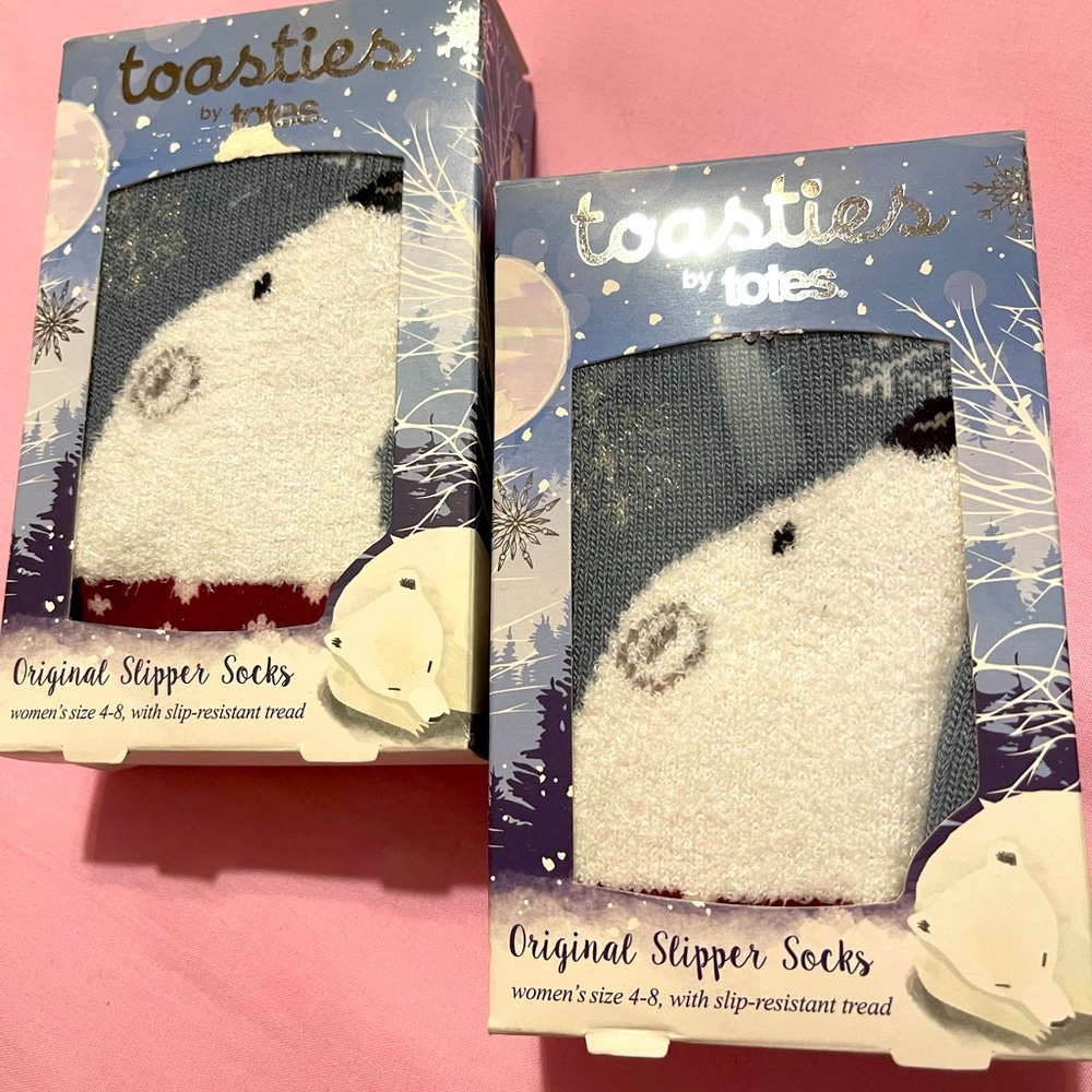 New In Box: Toasties by Totes, Winter-themed socks.